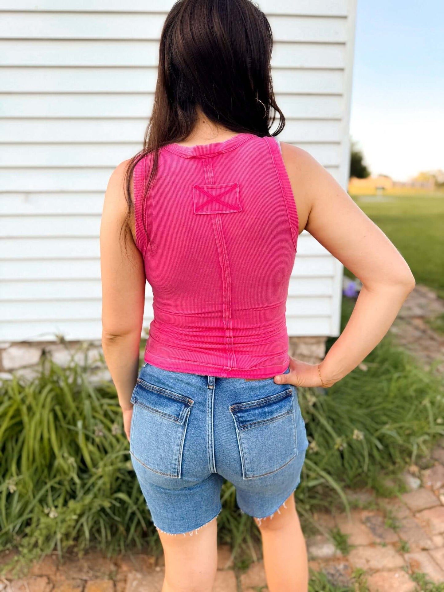 Vintage Vibe Tank: Fucshia
